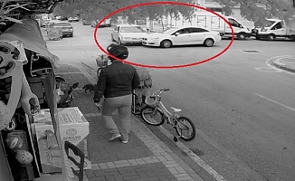  'Dur' tabelasını kapatan kamyonet kazaya neden oldu