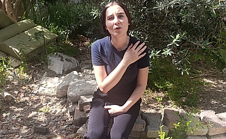 Genç kız yorgun mermiyle vuruldu!