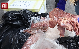 İzmir'den Antalya'ya çöp poşetinde 300 kilo et gönderdiler!