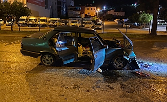 Tırla çarpışan Tofaş hurdaya döndü!