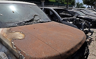 Yediemin otoparkları araç mezarlığına döndü, 25 yıldır bekleyen araçlar var