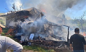  Antalya’da yaşlı çiftin evi yandı, iki kurbanlığı telef oldu