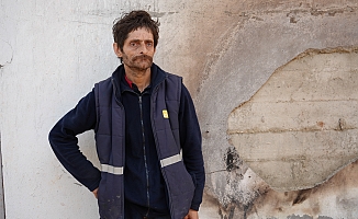 Evinin önündeki tekstil ürünleri tezgahı küle döndü