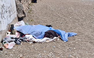Evsiz adam Konyaaltı Sahili'nde ölü bulundu