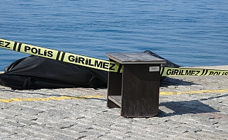 Manzara izleyen vatandaşlar fark etti, denizde erkek cesedi bulundu