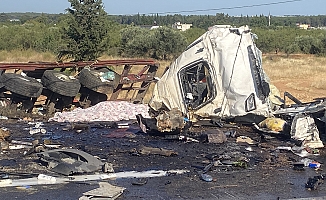 Aksu’da iki tır çarpıştı: 1 kişi yaşamını yitirdi 1 yaralı