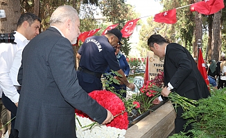  Alanya’da 15 Temmuz’da şehitliğe karanfil bırakıldı