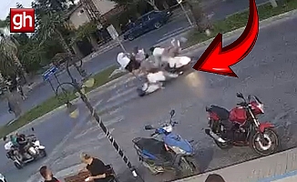 Antalya'da feci kaza... Kayarak geldi yaya geçidindeki turistleri yere serdi!