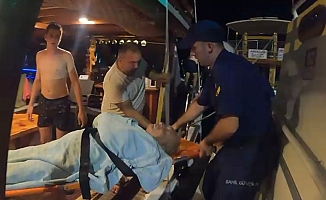 Araç yolu olmayan Kaleköy'de kalp krizi geçiren vatandaşa sahil güvenlik ekipleri yetişti
