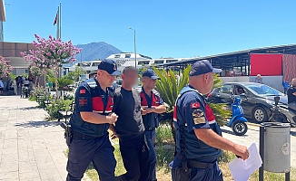 Birlikte yaşadığı eski eşini bıçakla yaraladı