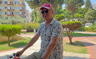 Hırsızların kurbanıydı, hediyeyle yeniden şarkı söylemeye başladı