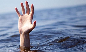 Irmağa kaçan topu almak isterken akıntıya kapılan lise öğrencisi gözlerden kayboldu