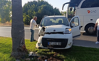 Kontrolden Çıkan Araç Refüje Daldı: Sürücü Hastaneye Kaldırıldı