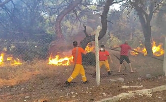 Orman yangınına ekiplerin alevlerle cansiparane mücadelesi