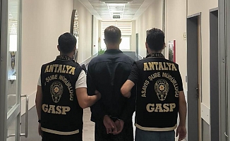 Oyuncak tabanca ile iş yeri soymaya çalıştı