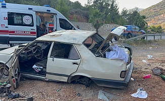 Savrulan Tofaş araç takla attı: 2'si çocuk 5 yaralı