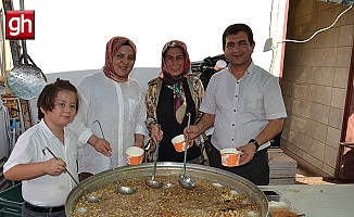 Uludağ ailesinden aşure ikramı