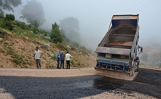 Akdağ eteklerindeki Çeltek Yaylası yolu asfalta kavuşuyor