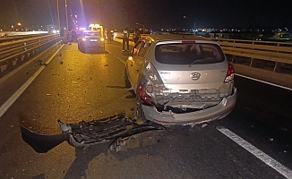 Antalya'da aynı yerde iki ayrı kaza 2 kişinin yaralanmasına, trafiğin de 2 saat kapanmasına neden oldu