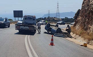 Antalya'da otomobil dağlık alana çarparak ters döndü: 2 yaralı