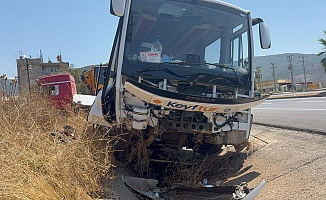 Antalya'da tur otobüsü drenaj hendeğine düştü: 23 yaralı