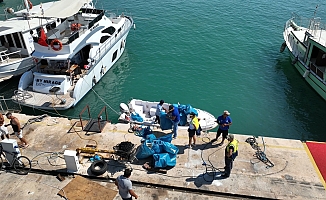 Balıkçı barınağında dip temizliği: 2 ton çöp çıkartıldı