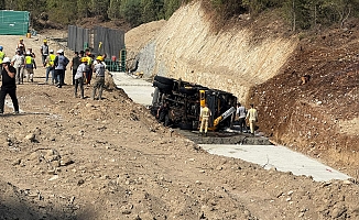 Devrilen vinçte yangın çıktı, ilk müdahaleyi orman ekipleri yaptı