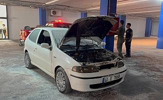 Gazipaşa'da AVM otoparkında otomobil yangını