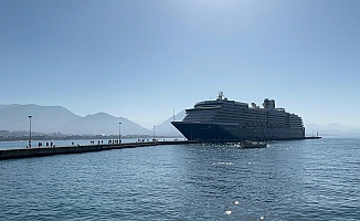 Hollanda bandıralı 2 bin 110 yolcu 784 mürettebatlı kruvaziyer gemisi Alanya'ya ulaştı