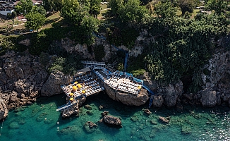 Kavurucu sıcaklardan kaçanların rotası Muratpaşa Falez Plajları oldu