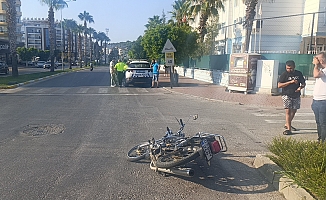 Manavgat’ta otomobil ile motosiklet çarpıştı: 1 yaralı