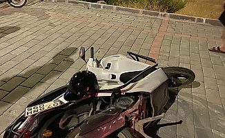 Otomobille motosiklet çarpıştı: 1 yaralı