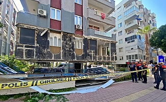Özel laboratuvarın dış cephe kaplamaları çöktü, ortalık savaş alanına döndü