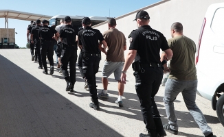 Antalya'da aranan 186 şahıs yakalandı