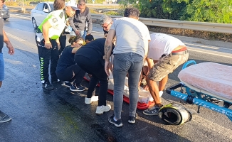 Antalya'da motosiklet iş makinesine çarptı: 1 ağır yaralı