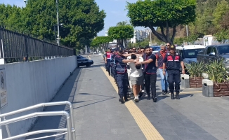 Antalya’da 1’i turist 3 kişiyi yaralayan motosikletli şüpheliler yakalandı