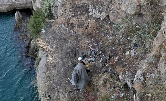 Antalya’da 40 metrelik falezlerde temizlik operasyonu