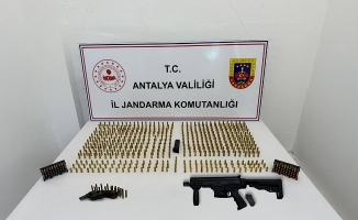 Antalya’da bir depoda suikast silahı ele geçirildi