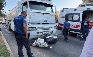 Gazipaşa'da tanker ile motosiklet çarpıştı: Anne ve 2 çocuğu yaralandı