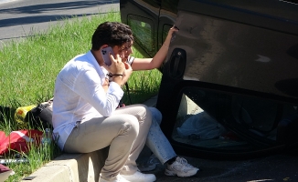 Palmiyeye çarpan araç takla attı: 2 yaralı