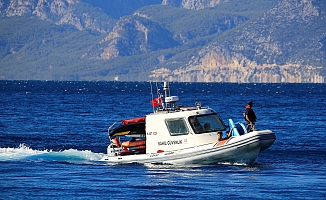 Akdeniz'de 19 SUP board yapan gençler rüzgarla 2 mil açığa sürüklendi