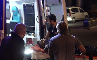 Antalya'da halk otobüsünün çarptığı yaya yaralandı