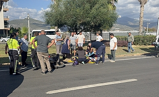 Okul servisiyle çarpışan motosikletli ağır yaralandı