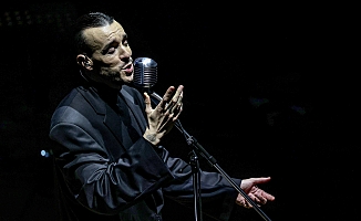 Cem Adrian ve Antalya Devlet Senfoni Orkestrası büyüledi