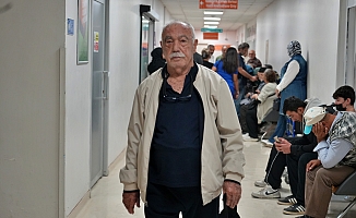 48 yıldır babasından ve kız kardeşinden aldığı böbreklerle yaşıyor