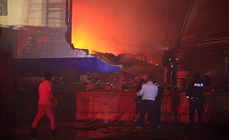 Aksu'da korkutan yangın! Fabrika alev alev yandı
