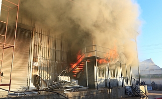 Aksu’da sandalye üretim atölyesi alev alev yandı