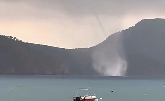 Antalya'da denizde aynı anda 2 hortum oluştu