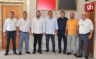 Bugün parti üyelikleri yapılacak, yarın rozet takılacak!