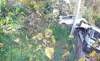 Çekiciye yüklenirken geri viteste unutulan araç rampadan uçtu: 2 yaralı